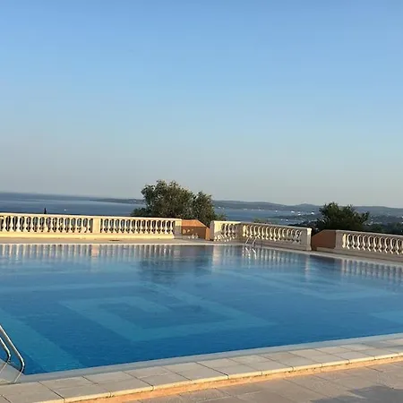 2-bedroom Golf Duplex In St Tropez 公寓 罗克布伦河畔阿尔让