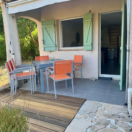 2-bedroom Golf Duplex In St Tropez شقة *